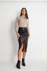 Detail of high waist PU leather skirt with stylish waist pleats and front slit design