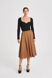 Detailed view of women high waist pleated midi skirt with sweetheart neckline bodysuit