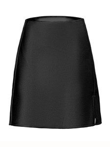 Mini-jupe en satin noir à taille haute avec fente latérale et fini satiné élégant