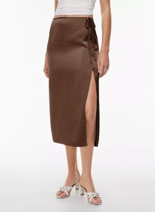 Detail of high-waist satin skirt with side slit and waist tie in dark brown finish