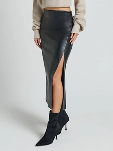 Jupe mi-longue en simili cuir noir à taille haute avec fente latérale et coupe ajustée