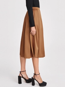 Elegant high waist pleated midi skirt in camel brown fabric for a sophisticated fall style