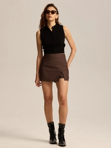 Close-up of high-waist brown mini skort featuring a stylish side slit and zipper design
