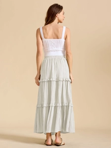 Détail de l'ensemble boho à volants avec taille élastique et jupe longue à cordon