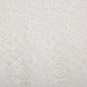 Gros plan sur le tissu en dentelle blanche avec broderie florale en relief 3D