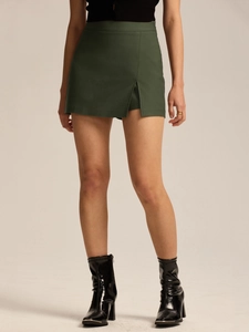 Detail of high waist dark green skirt with side slit and premium stretch fabric