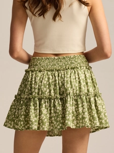 Grüner Minirock mit Blumenmuster, hoher Taille, elastischem Smokbund und gestuften Rüschen
