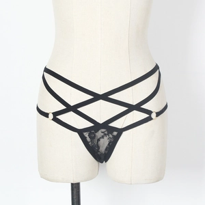 String sexy en dentelle noire pour femme avec taille multi-sangles et détails d'anneaux