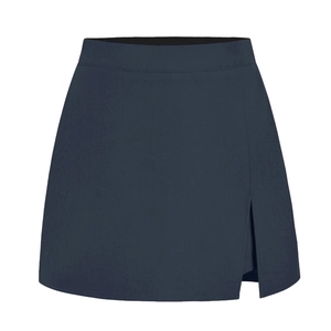 Detail of navy blue high-waisted skort featuring side slit and premium stretch fabric