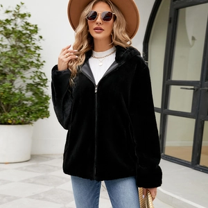 Veste courte à capuche en fausse fourrure noire pour femme avec fermeture éclair chic