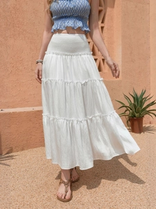Jupe longue blanche à volants en coton avec taille haute élastique et smockée