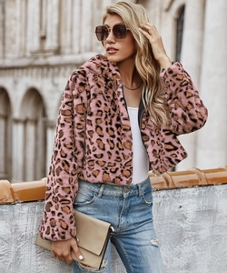 Veste à capuche en fausse fourrure léopard rose avec texture pelucheuse et zip métal