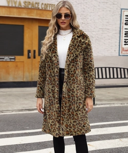 Manteau en fausse fourrure imprimé léopard avec grand revers et texture douce et épaisse