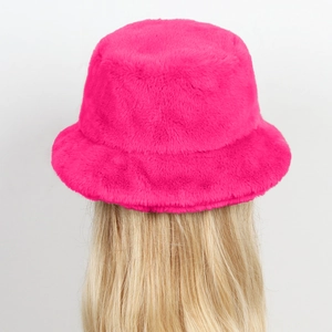 Vista posteriore di un cappello da pescatore fucsia in pelliccia sintetica invernale