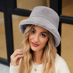 Cappello a secchiello in finta pelliccia grigia, morbido berretto da pescatore per l'inverno