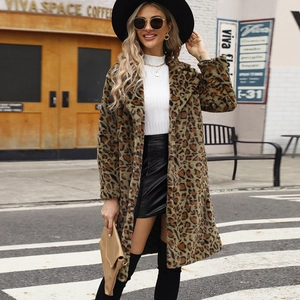 Manteau long pour femme en fausse fourrure léopard avec large revers et style urbain chic