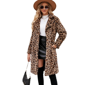 Manteau long à imprimé léopard en fausse fourrure avec col carré pour mode d'hiver femme