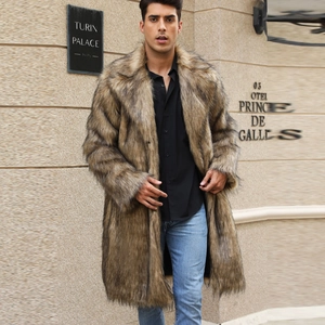 Manteau long pour homme en fausse fourrure marron avec revers pour un look d'hiver chic