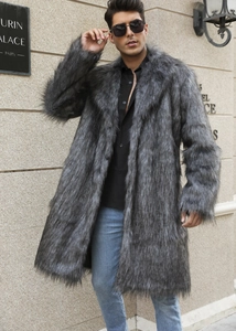 Gros plan sur la texture luxueuse en fausse fourrure d'un manteau d'hiver pour homme