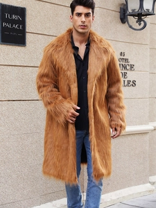 Manteau long en fausse fourrure pour homme jaune camel avec grand col pour l'hiver chic