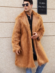 Manteau long luxueux en fausse fourrure pour homme en jaune chameau avec grand col revers