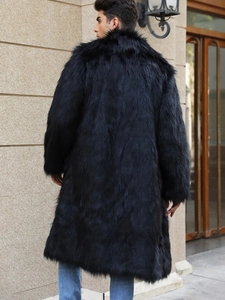 Schwarzer Kunstpelz-Mantel für Herren in langer Form für winterliche Wärme und Stil