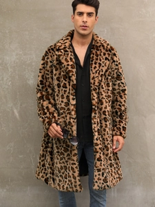 Cappotto lungo da donna in ecopelliccia leopardata con collo a rever per l'inverno