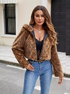Veste courte en fausse fourrure à capuche pour femme avec imprimé léopard chic