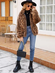 Damen Kunstpelzjacke mit braunem Schlangenmuster und Reißverschluss im Loose Fit