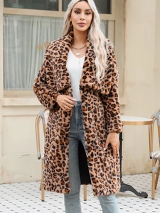 Manteau long en fausse fourrure léopard pour femme avec grand col à revers chic