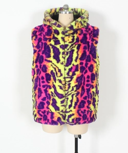 Détails du gilet en fausse fourrure à imprimé léopard coloré avec texture douce et capuche