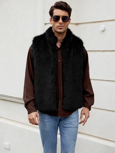 Gilet en fausse fourrure noire pour homme avec texture pelucheuse pour l'hiver