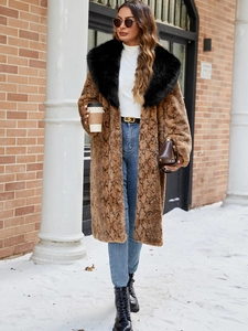 Manteau en fausse fourrure à motif serpent et grand col en peluche noire pour l'hiver