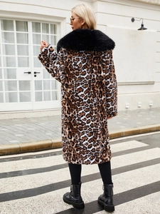 Manteau léopard en fausse fourrure pour femme avec col en peluche noir et manches longues