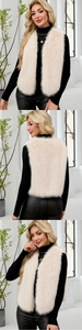 Vues détaillées du gilet en fausse fourrure beige pour femme avec texture moelleuse