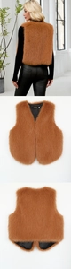 Détail du gilet en fausse fourrure caramel avec texture moelleuse et doublure lisse