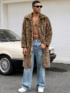 Manteau long pour homme en fausse fourrure léopard avec revers larges au style urbain
