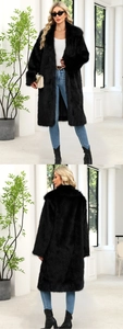 Vues avant et arrière d'un long manteau noir en fausse fourrure à texture moelleuse