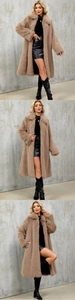Détail d'un long manteau en fausse fourrure marron clair avec grand revers et peluche douce