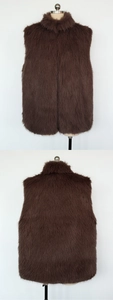 Vue avant et arrière du gilet en fausse fourrure marron avec col montant pour homme