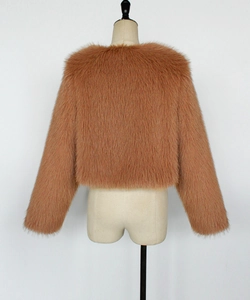 Vue de dos manteau court en fausse fourrure marron pour femme avec col rond