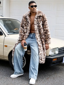 Manteau élégant pour hommes en fausse fourrure léopard avec une texture douce