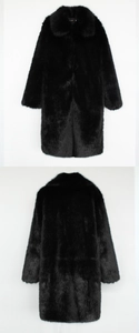 Vues avant et arrière d'un manteau long en fausse fourrure noire avec col à revers