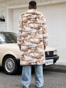 Manteau long en fausse fourrure pour homme avec motif camouflage et texture peluche