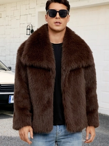 Cappotto da uomo in ecopelliccia marrone scuro con ampio colletto a revers e peluche