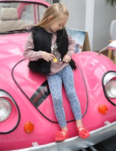 Détails de l'ensemble gilet en fausse fourrure et sweat avec pantalon fleuri pour fille