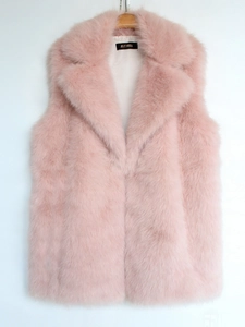 Detailed view of the dusty rose faux fox fur vest collar on a wooden hanger