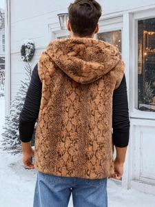 Gilet pour homme en fausse fourrure à imprimé serpent marron avec capuche vue de dos