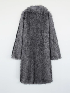 Vue arrière du manteau long en fausse fourrure gris foncé avec grand revers et peluche