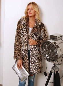 Manteau long à imprimé léopard en fausse fourrure avec col tailleur et texture douce
